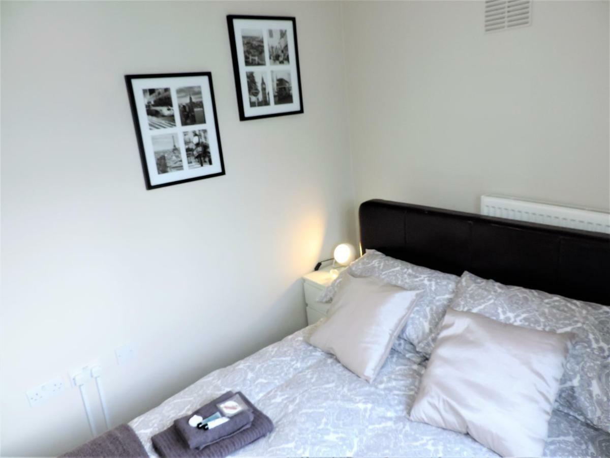 1 Bed Bagshot Pennyhill Accommodation Exterior photo
