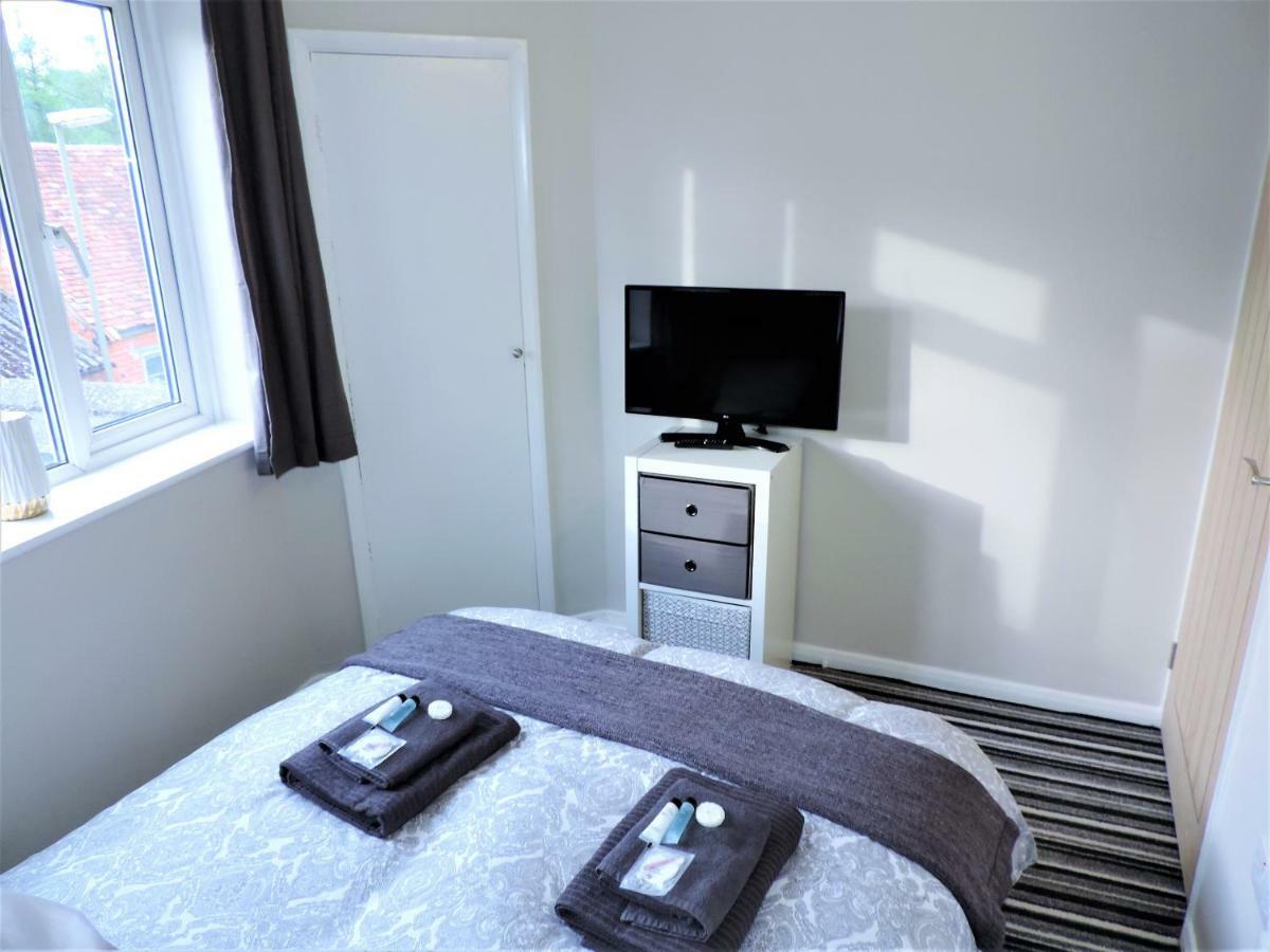 1 Bed Bagshot Pennyhill Accommodation Exterior photo