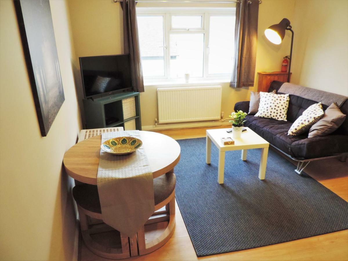 1 Bed Bagshot Pennyhill Accommodation Exterior photo
