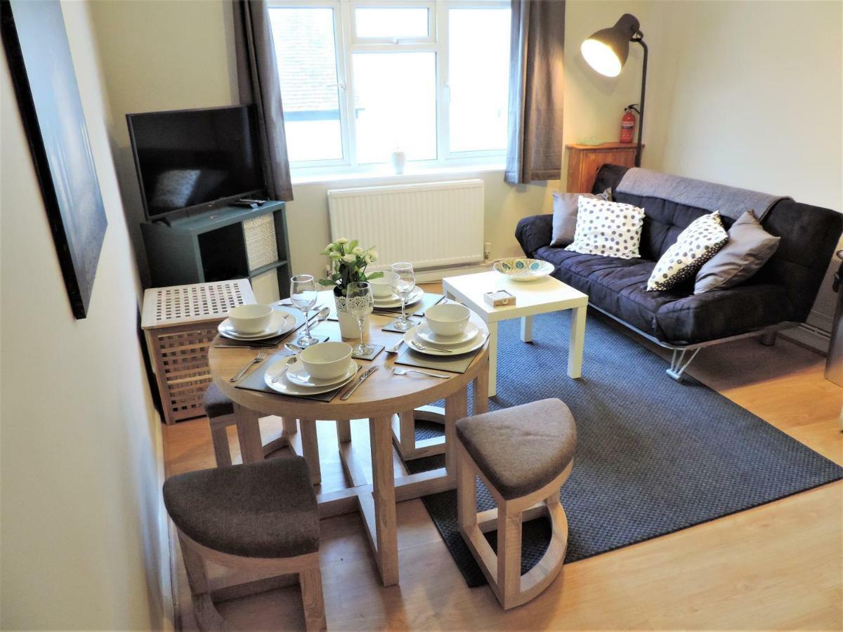 1 Bed Bagshot Pennyhill Accommodation Exterior photo