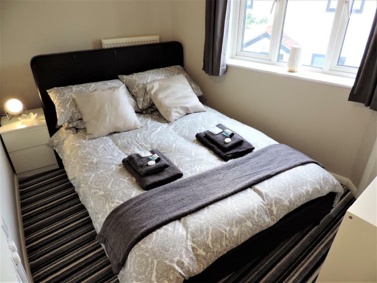 1 Bed Bagshot Pennyhill Accommodation Exterior photo